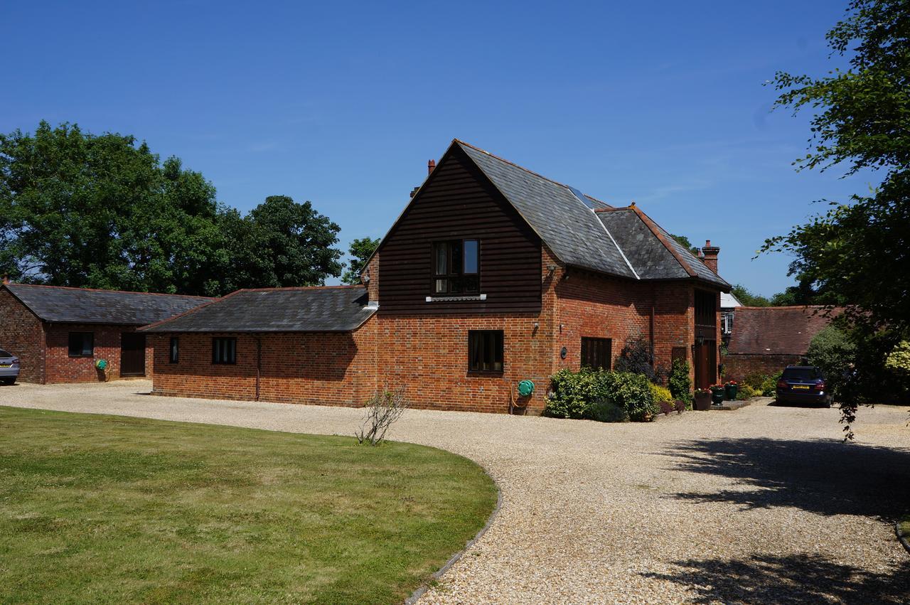 Bed and Breakfast The Olde Barn Лимингтон Экстерьер фото